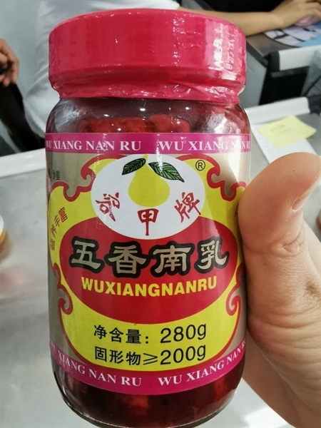 Chao đỏ - Lọ